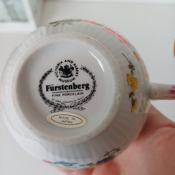 Stunning 1985 Franklin Mint FÜRSTENBERG Fine Porcelain Mini Teapot 6'' x 3.5'' - Picture 10 of 15